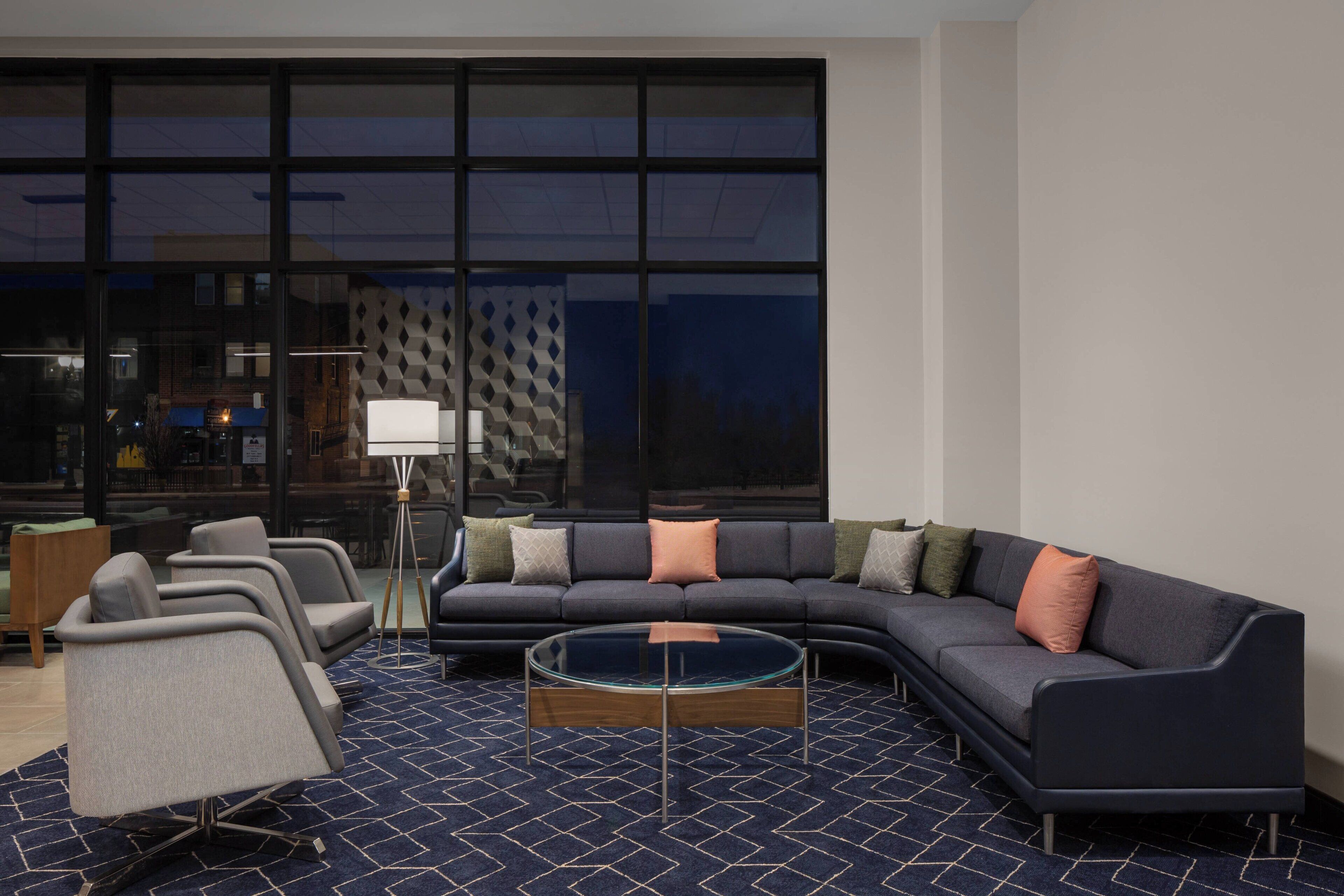 Courtyard Lansing Downtown lobby lounge