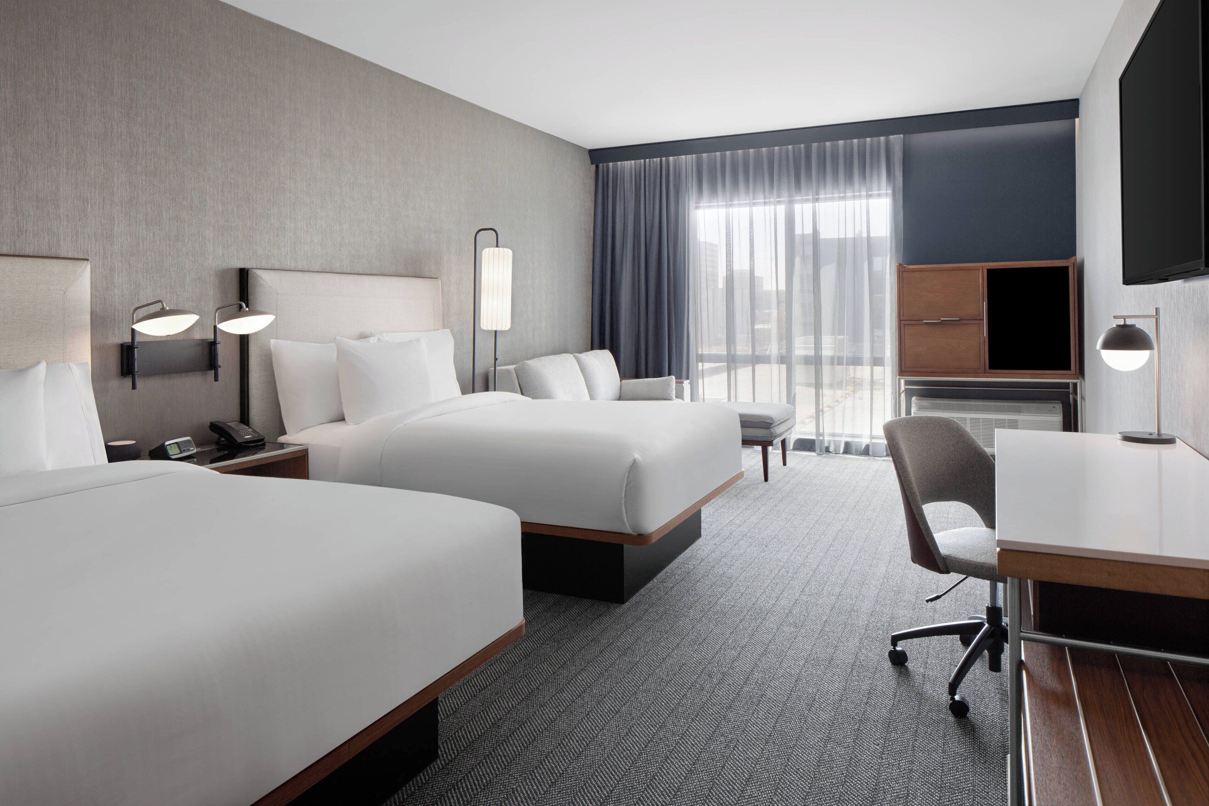 Double-queen guestroom
